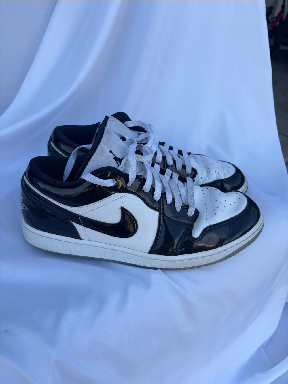 Nike Men's Black and White Low-Top Sneakers